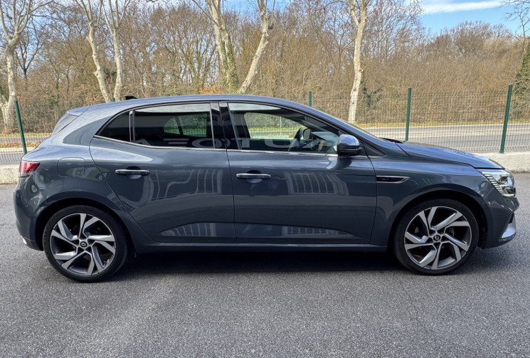 RENAULT MEGANE 4 IV Phase 2 RS Line 1.5 Blue dCi 115 ch EDC7 / Cockpit / Attelage / Camera