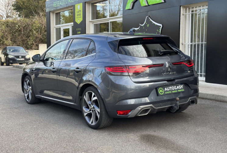 RENAULT MEGANE 4 IV Phase 2 RS Line 1.5 Blue dCi 115 ch EDC7 / Cockpit / Attelage / Camera