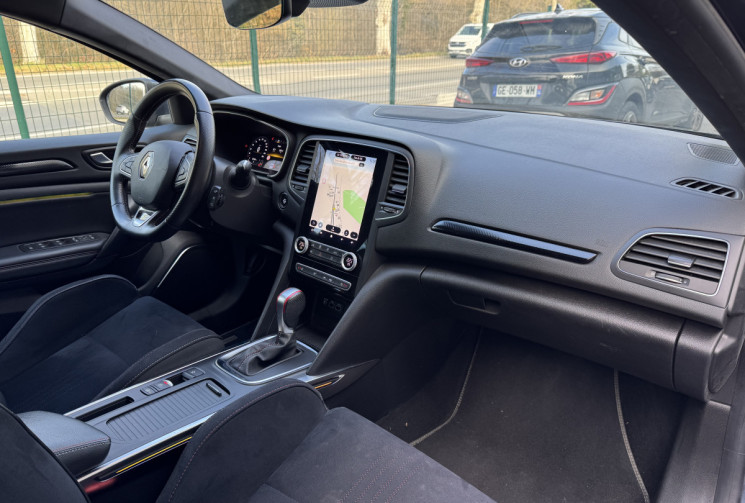 RENAULT MEGANE 4 IV Phase 2 RS Line 1.5 Blue dCi 115 ch EDC7 / Cockpit / Attelage / Camera