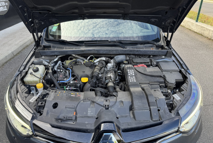 RENAULT MEGANE 4 IV Phase 2 RS Line 1.5 Blue dCi 115 ch EDC7 / Cockpit / Attelage / Camera