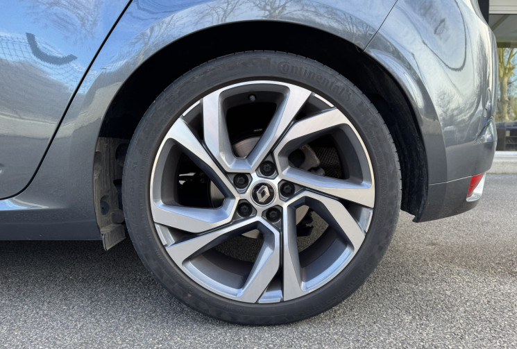 RENAULT MEGANE 4 IV Phase 2 RS Line 1.5 Blue dCi 115 ch EDC7 / Cockpit / Attelage / Camera