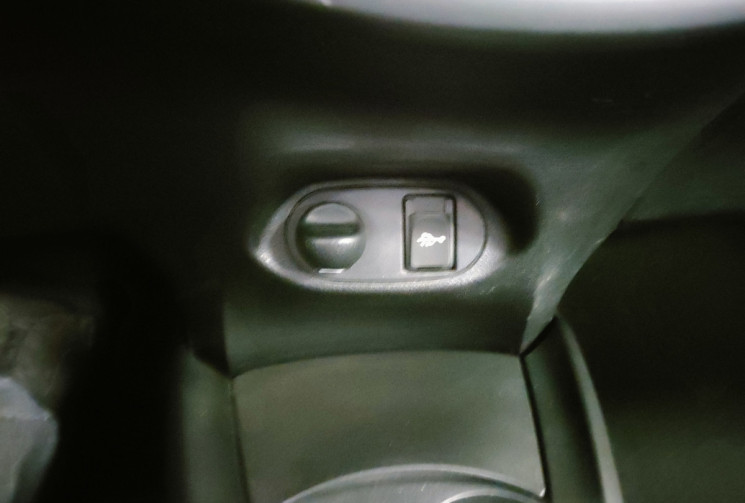 TOYOTA YARIS 3 PHASE 2 90 D-4D Business 5p