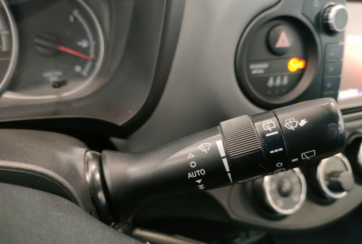 TOYOTA YARIS 3 PHASE 2 90 D-4D Business 5p