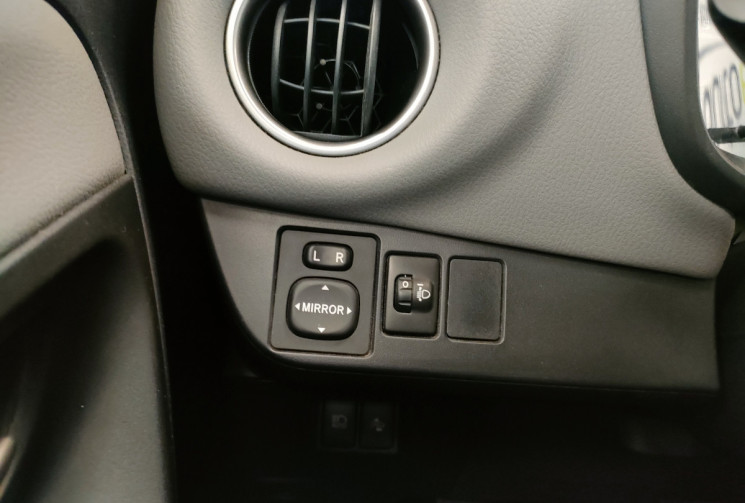 TOYOTA YARIS 3 PHASE 2 90 D-4D Business 5p