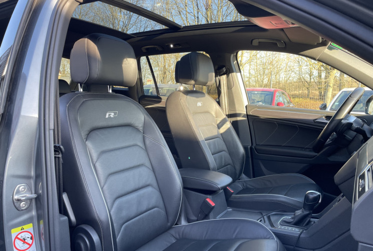 VOLKSWAGEN TIGUAN 2.0 TDI 150 ch Black R-Line DSG7/CUIR/ TOIT PANO/ APPLE CAR PLAY/ATTELAGE