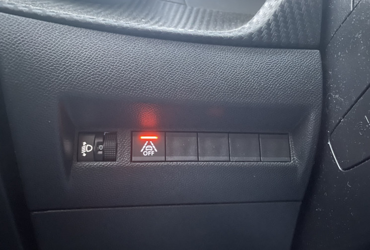 PEUGEOT 208 Allure 100 cv 1.2 Puretech * Entretien Complet Peugeot * Carplay * Virtual Cockpit 