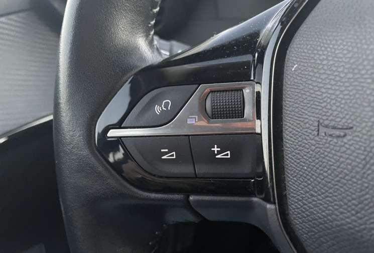 PEUGEOT 208 Allure 100 cv 1.2 Puretech * Entretien Complet Peugeot * Carplay * Virtual Cockpit 