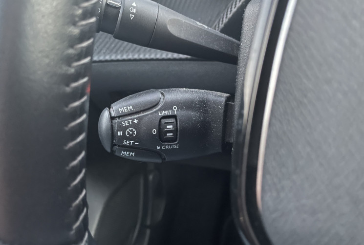 PEUGEOT 208 Allure 100 cv 1.2 Puretech * Entretien Complet Peugeot * Carplay * Virtual Cockpit 