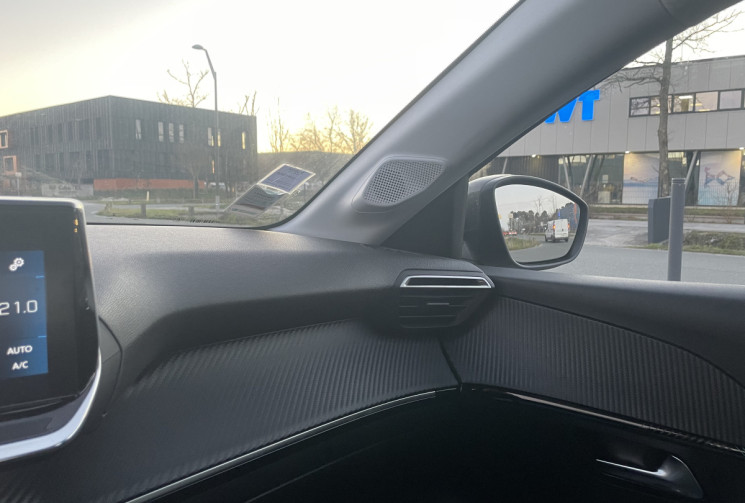 PEUGEOT 208 Allure 100 cv 1.2 Puretech * Entretien Complet Peugeot * Carplay * Virtual Cockpit 
