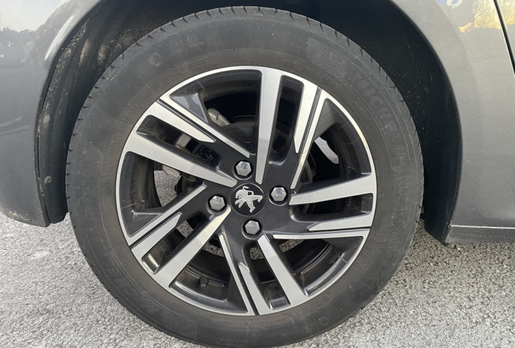 PEUGEOT 208 Allure 100 cv 1.2 Puretech * Entretien Complet Peugeot * Carplay * Virtual Cockpit 