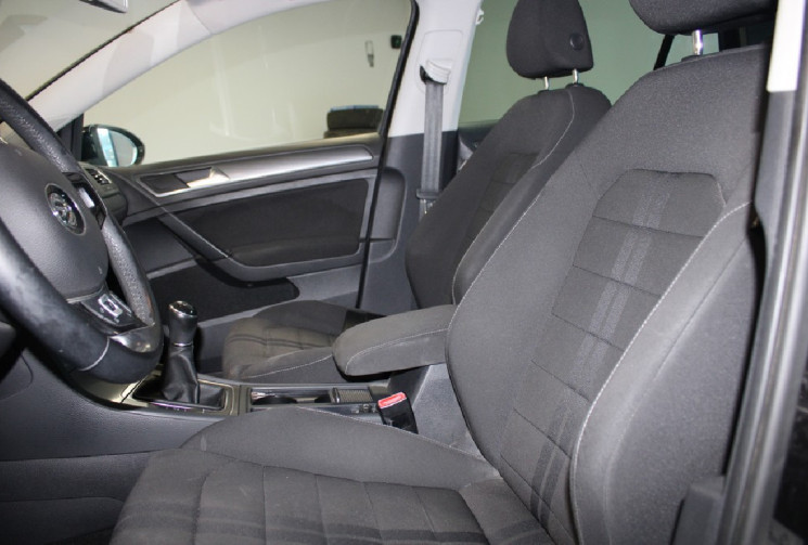 Volkswagen Golf 1.6 tdi 105 cv  suivi complet France depuis 2014