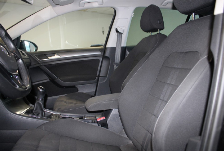 Volkswagen Golf 1.6 tdi 105 cv  suivi complet France depuis 2014