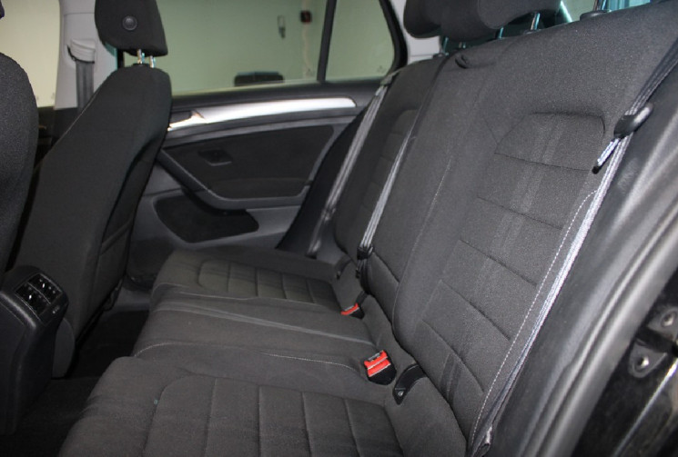 Volkswagen Golf 1.6 tdi 105 cv  suivi complet France depuis 2014