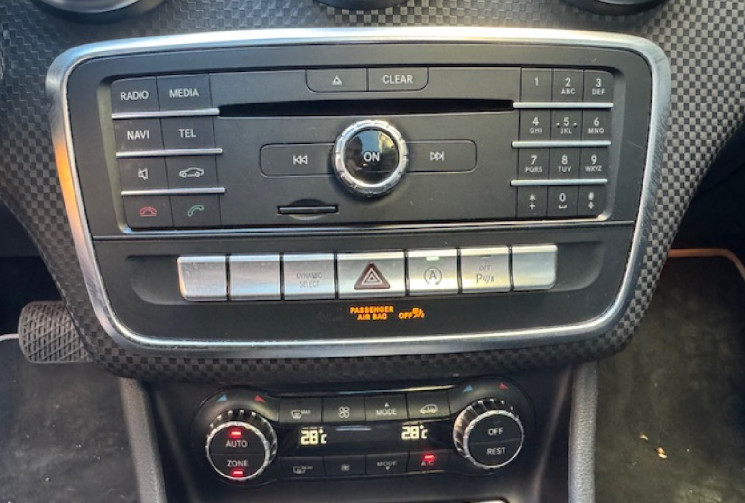 Mercedes Classe A 180 109 cv origine France  / TOIT OUVRANT / CAMERA