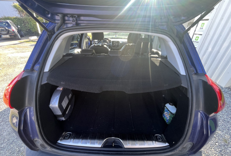 PEUGEOT 2008 1.6 e-HDI 92 ALLURE 