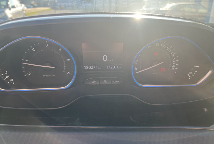 PEUGEOT 2008 1.6 e-HDI 92 ALLURE 