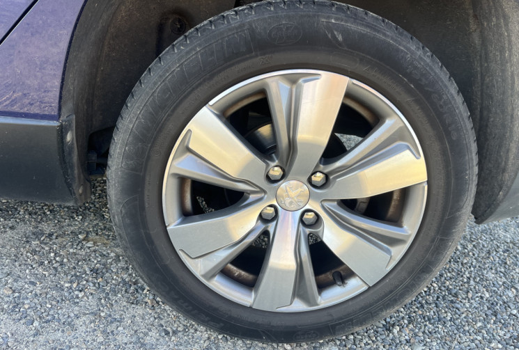 PEUGEOT 2008 1.6 e-HDI 92 ALLURE 