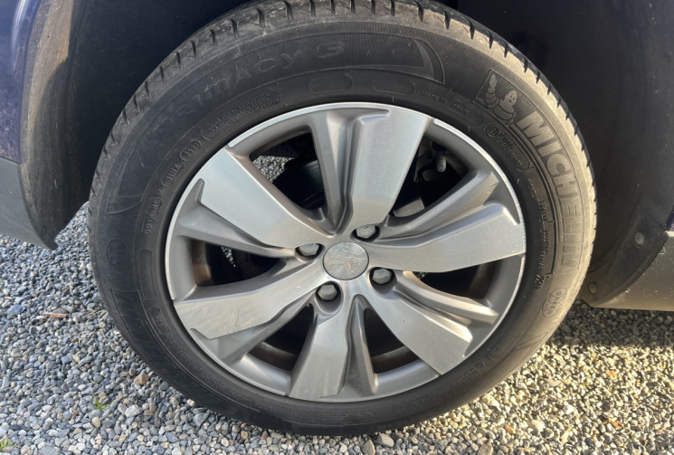 PEUGEOT 2008 1.6 e-HDI 92 ALLURE 