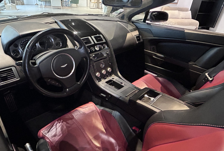 Aston Martin VANTAGE ROADSTER /  V8 / 4.3 / 385 CH 