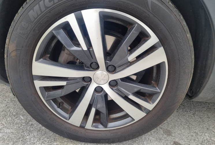 Peugeot 5008 1.6 THP 16V EAT6 S&S 165 cv GT LINE * full options * cuir * * toit panoramique * TBE !