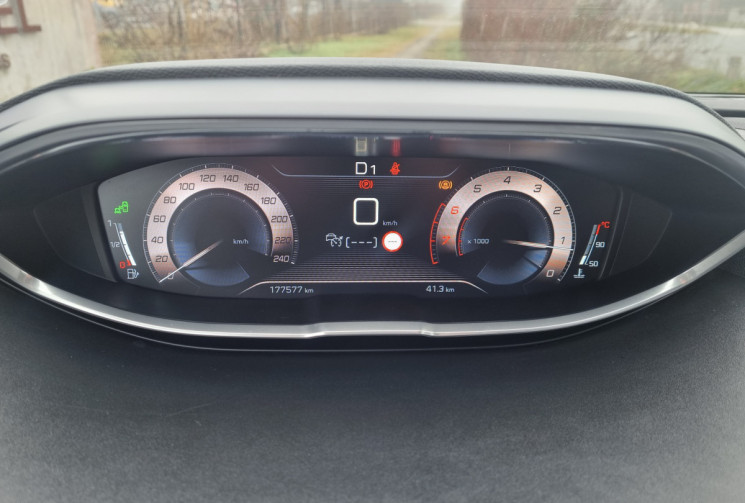 Peugeot 5008 1.6 THP 16V EAT6 S&S 165 cv GT LINE * full options * cuir * * toit panoramique * TBE !