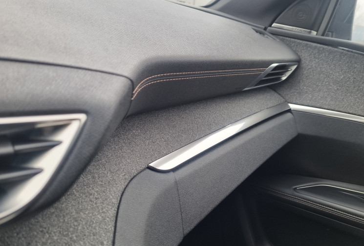 Peugeot 5008 1.6 THP 16V EAT6 S&S 165 cv GT LINE * full options * cuir * * toit panoramique * TBE !