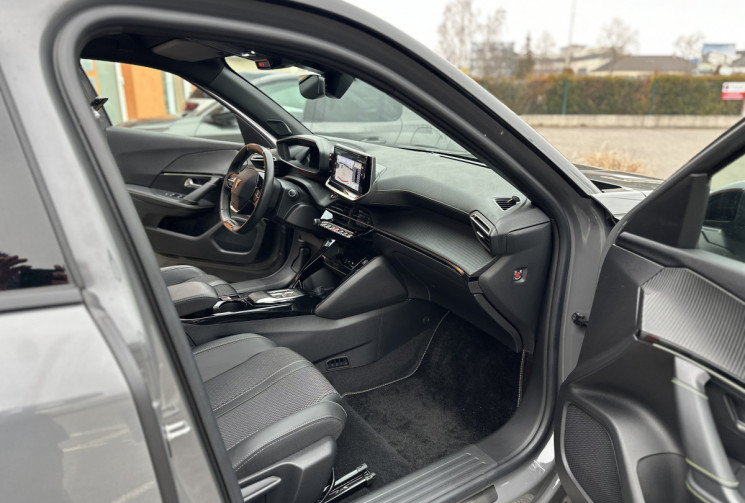 Peugeot 2008 E-2008 GT Grip control