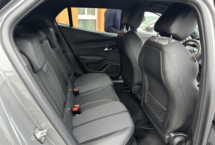 Peugeot 2008 E-2008 GT Grip control