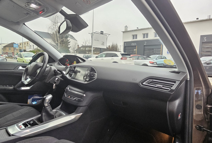 Peugeot 308 ALLURE  1.6 HDi FAP 92 cv DISTRIBUTION NEUVE 