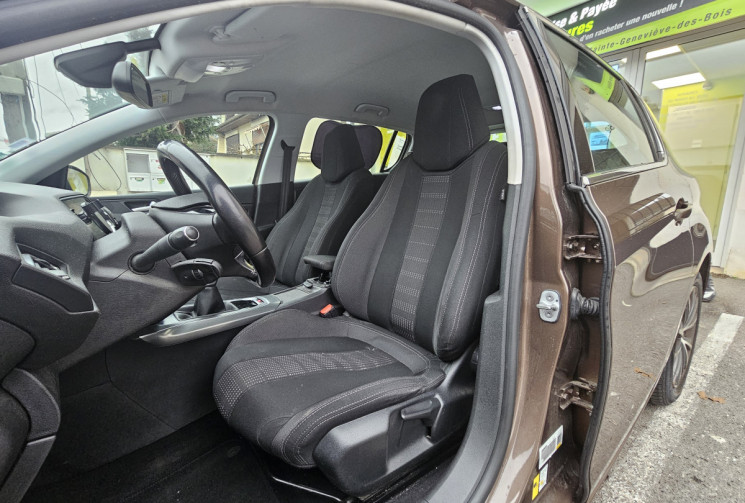 Peugeot 308 ALLURE  1.6 HDi FAP 92 cv DISTRIBUTION NEUVE 