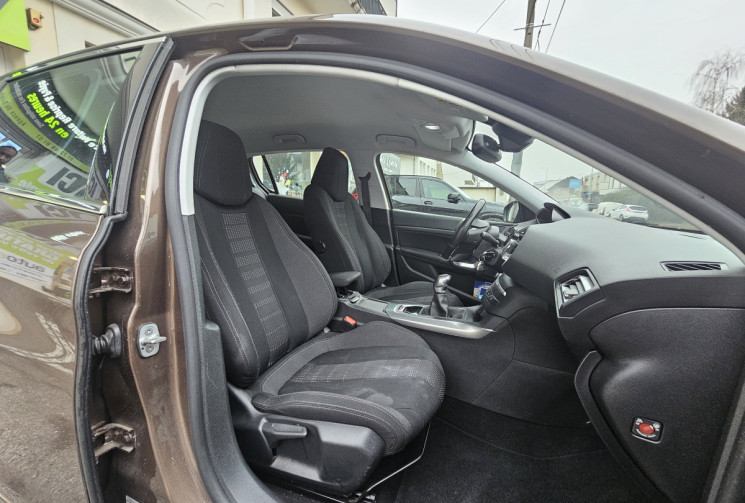 Peugeot 308 ALLURE  1.6 HDi FAP 92 cv DISTRIBUTION NEUVE 