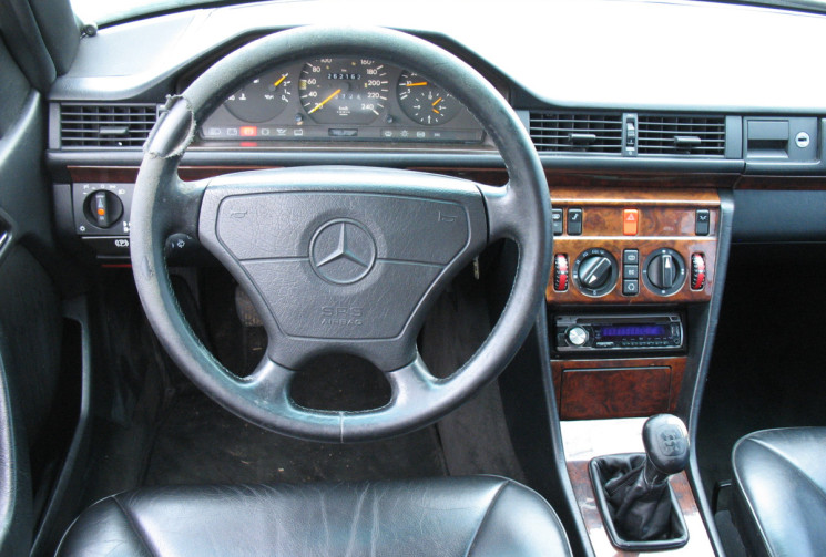 Mercedes Classe E Coupé C124 2.2 E 150CH