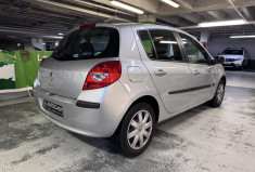RENAULT CLIO III 1.6 i 111 CH BOITE AUTO 5 PORTES