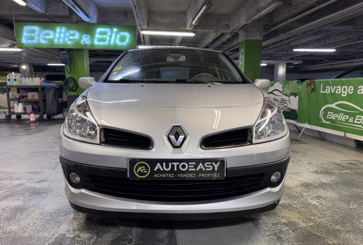 RENAULT CLIO III 1.6 i 111 CH BOITE AUTO 5 PORTES