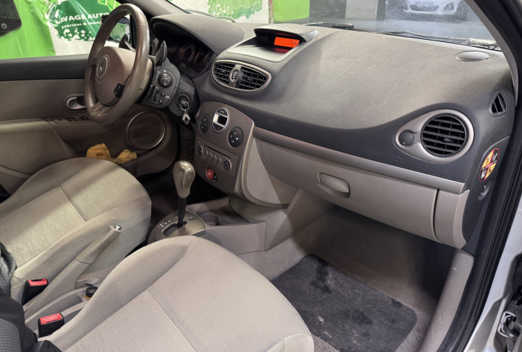 RENAULT CLIO III 1.6 i 111 CH BOITE AUTO 5 PORTES