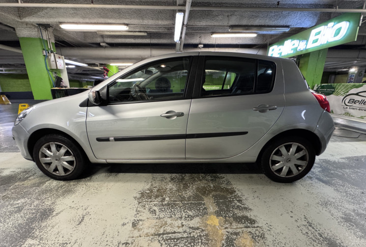 RENAULT CLIO III 1.6 i 111 CH BOITE AUTO 5 PORTES