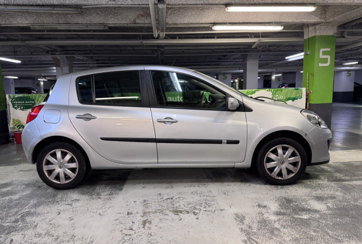 RENAULT CLIO III 1.6 i 111 CH BOITE AUTO 5 PORTES