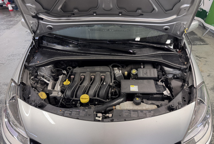 RENAULT CLIO III 1.6 i 111 CH BOITE AUTO 5 PORTES