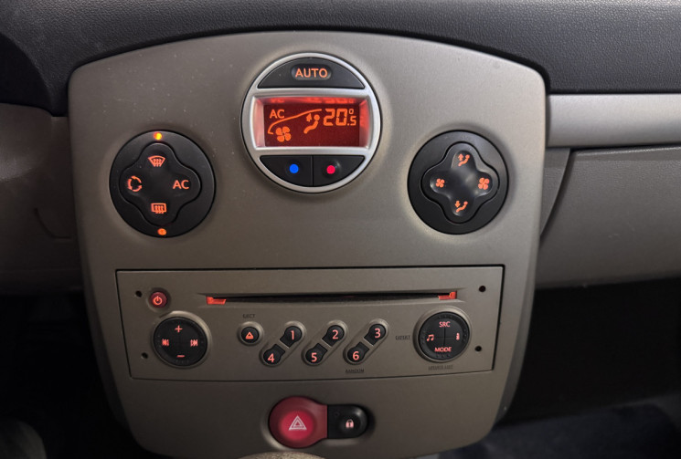 RENAULT CLIO III 1.6 i 111 CH BOITE AUTO 5 PORTES