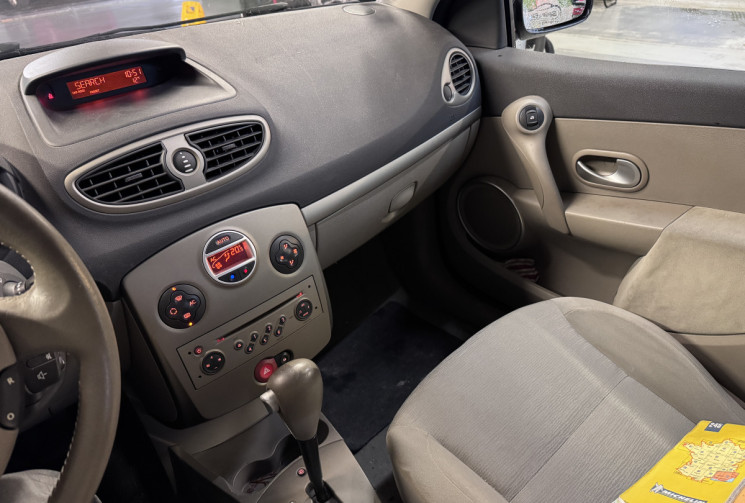 RENAULT CLIO III 1.6 i 111 CH BOITE AUTO 5 PORTES