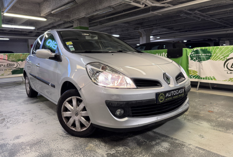 RENAULT CLIO III 1.6 i 111 CH BOITE AUTO 5 PORTES
