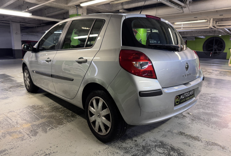 RENAULT CLIO III 1.6 i 111 CH BOITE AUTO 5 PORTES