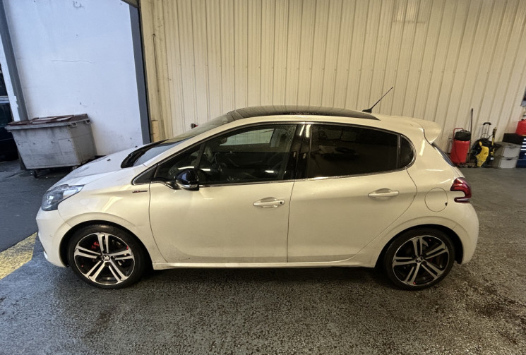 PEUGEOT 208 1.5 BlueHdi 100 GT LINE TOIT PANORAMIQUE