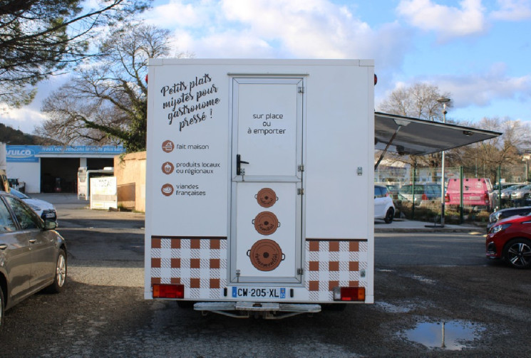 Peugeot BOXER 2.2 hDI  130  FOOD TRUCK   TARIF HT ! EQUIPE !!!!