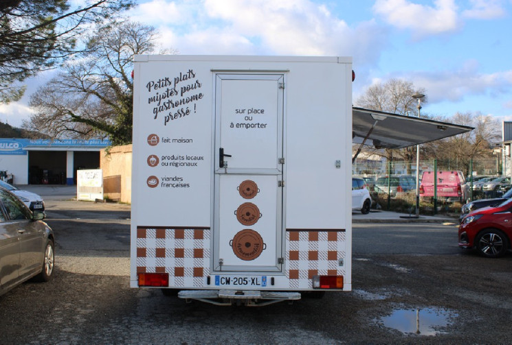 Peugeot BOXER 2.2 hDI  130  FOOD TRUCK   TARIF HT ! EQUIPE !!!!