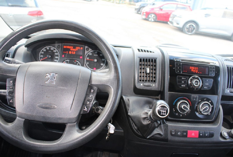 Peugeot BOXER 2.2 hDI  130  FOOD TRUCK   TARIF HT ! EQUIPE !!!!