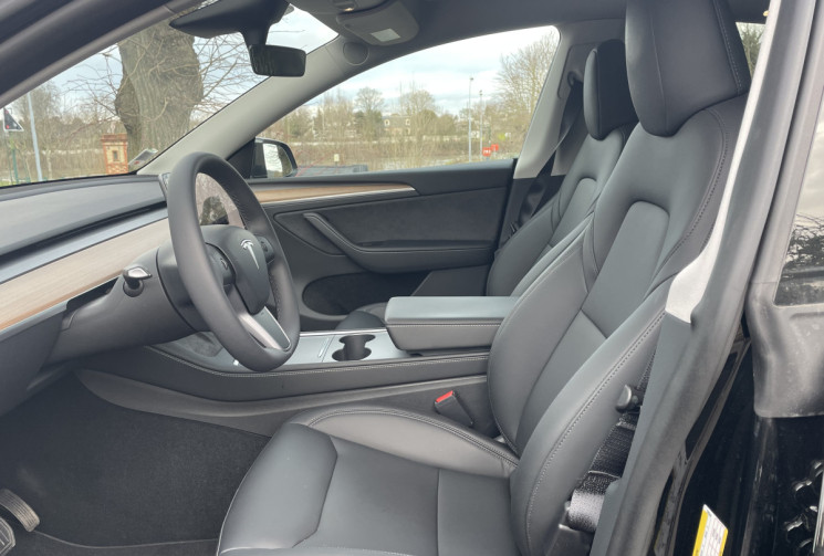 TESLA MODEL Y STANDARD PROPULSION 300 CH //  1ERE MAIN GARANTIE JUSQU'EN 2032 OU 160 000 KM