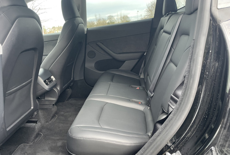 TESLA MODEL Y STANDARD PROPULSION 300 CH //  1ERE MAIN GARANTIE JUSQU'EN 2032 OU 160 000 KM