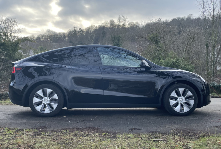 TESLA MODEL Y STANDARD PROPULSION 300 CH //  1ERE MAIN GARANTIE JUSQU'EN 2032 OU 160 000 KM