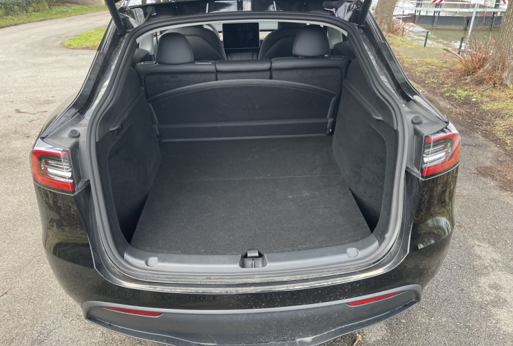 TESLA MODEL Y STANDARD PROPULSION 300 CH //  1ERE MAIN GARANTIE JUSQU'EN 2032 OU 160 000 KM